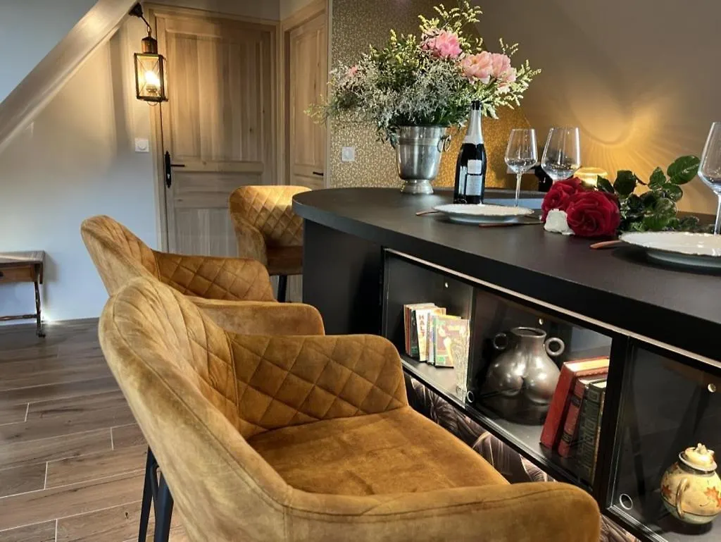 Amour Amour Love Room Penvénan 0*,  Francia